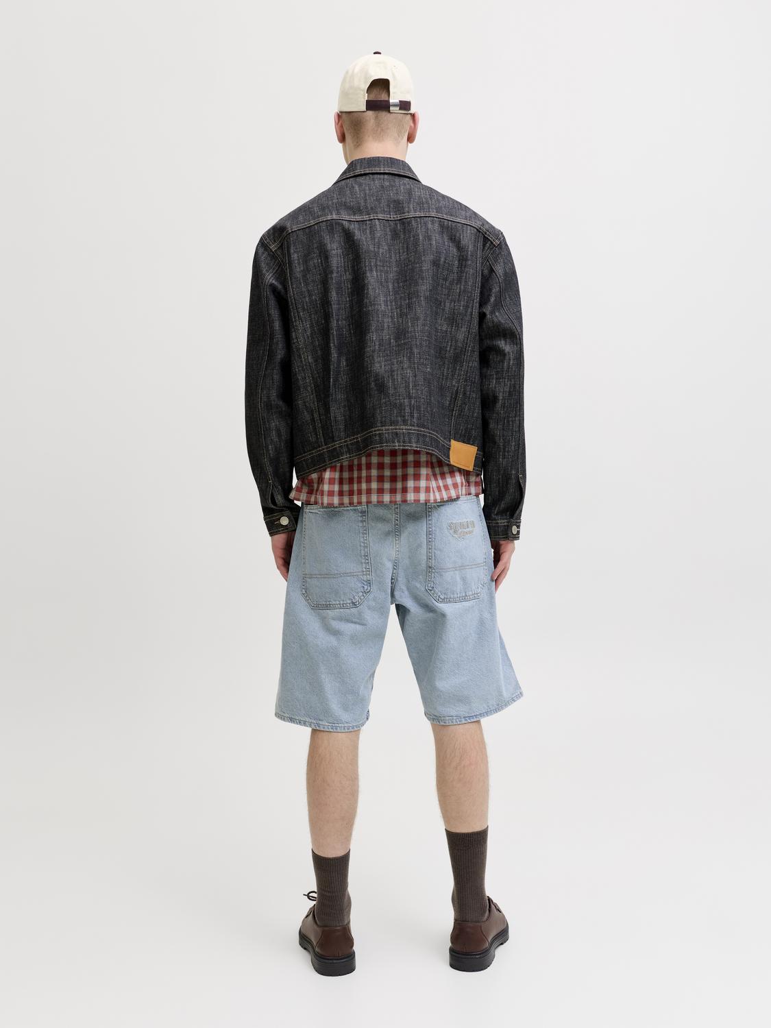 model_shot-back
